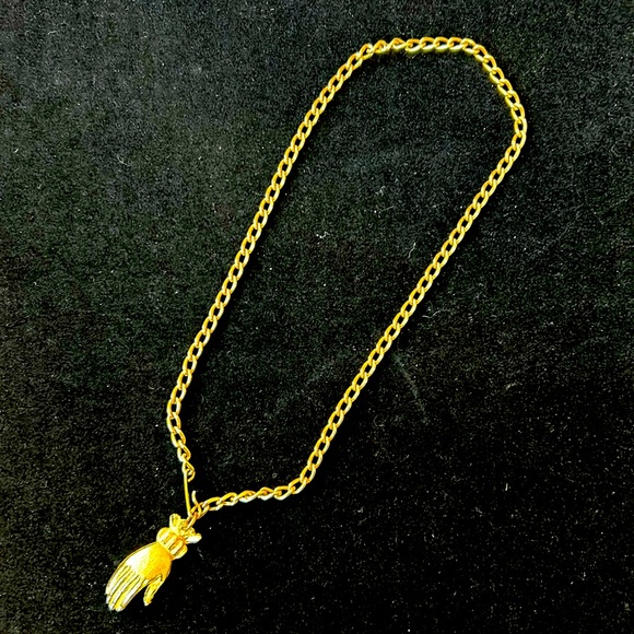 Unusual Vintage Gold Tone Chain Necklace with Cuffed Hand Pendant - Picture 2 of 6